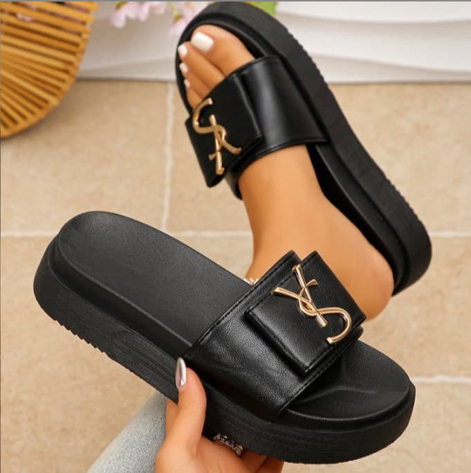 Foreign trade European and American large size flat slippers women's fashion summer outer wear fashion slippers new sandals women's wholesale