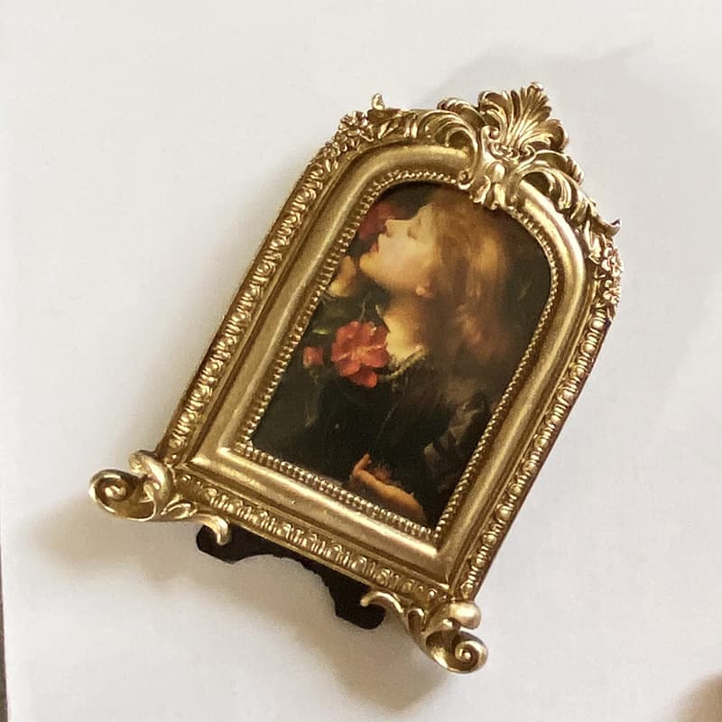 Retro European-style hollow embossed resin photo frame home wall decoration retro carved wall decoration wall hanging photo frame