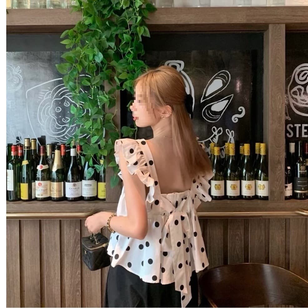 French Sweet Style Square Neck Flutter Sleeve Polka Dot Blouse for Women Summer 2026 New Arrival Age-Defying Elegant Loose Unique Top
