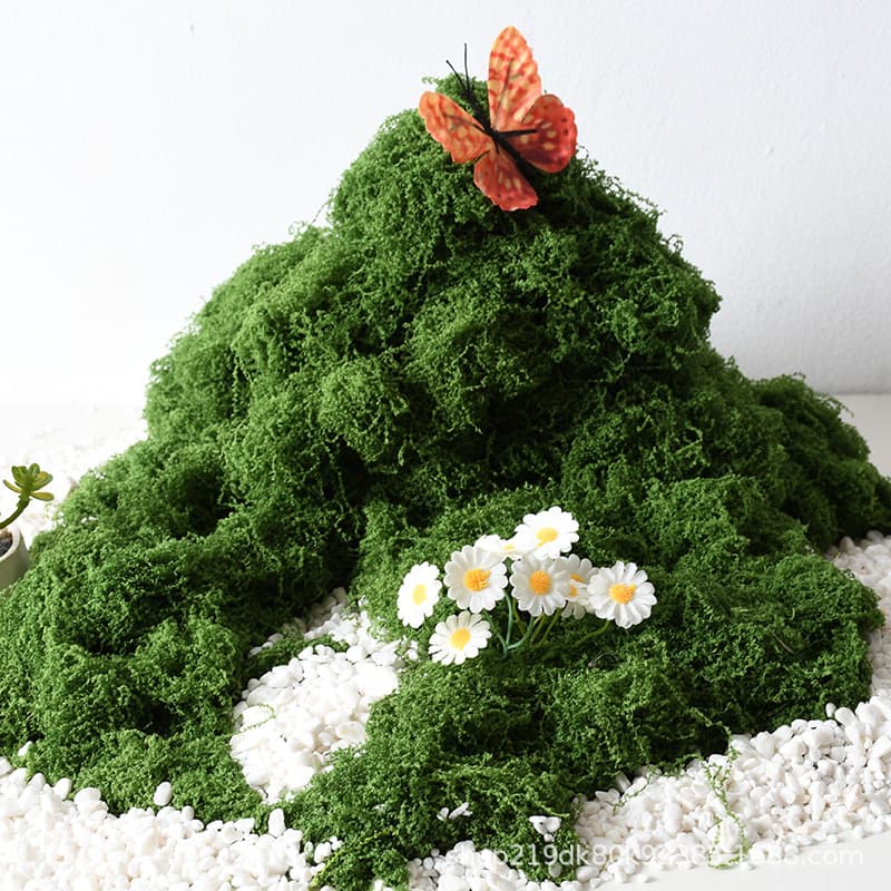 Simulated moss micro-landscape decoration for indoor vegetation, featuring patch and linear faux moss turf for soft furnishing and scene setting.