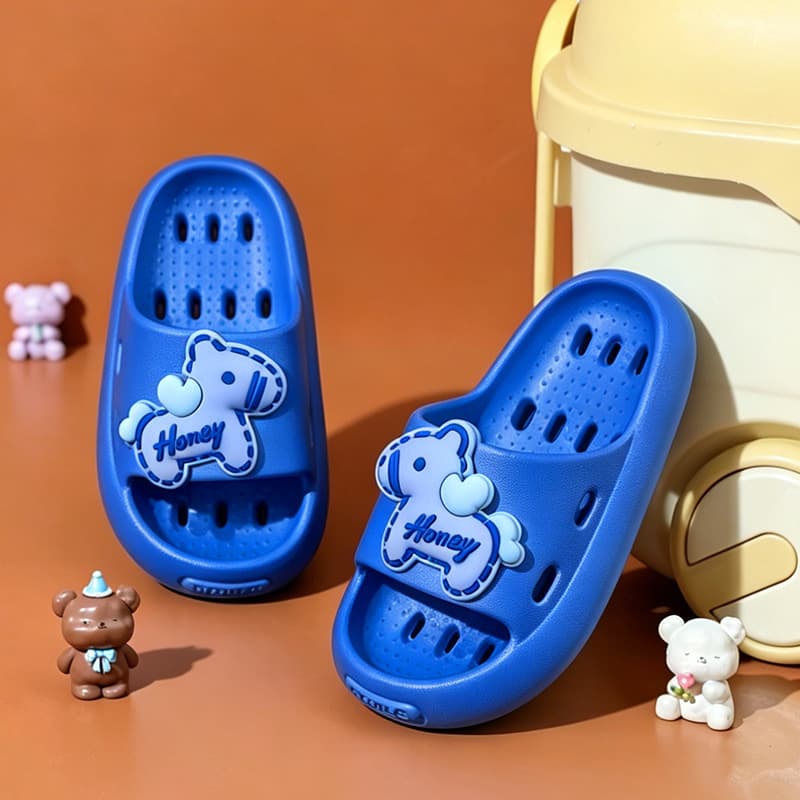 Special slippers for children's bathroom, hollow, leaking, quick-drying, non-slip home slippers, boys and girls shower slippers