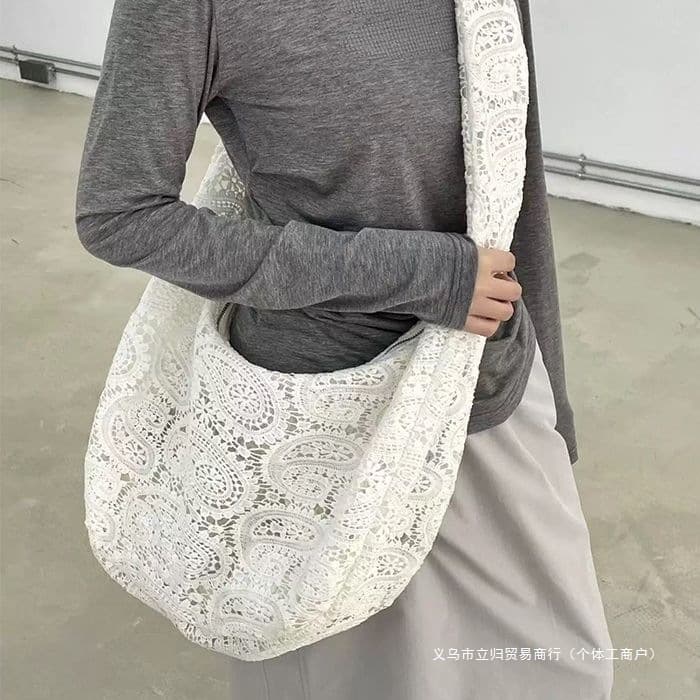 2025 new summer style Korean style white lace pattern large capacity wandering style cross-body bag versatile hollow dumpling bag