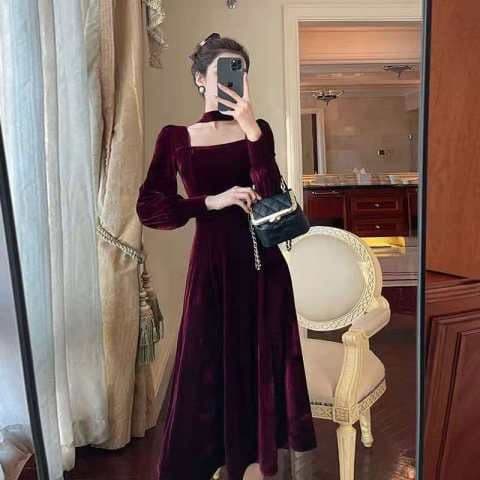 Trendy Wine Red Velvet Dress with Square Collar for Women Autumn Winter Knee Length Gown for Ladies in China Full Sleeve