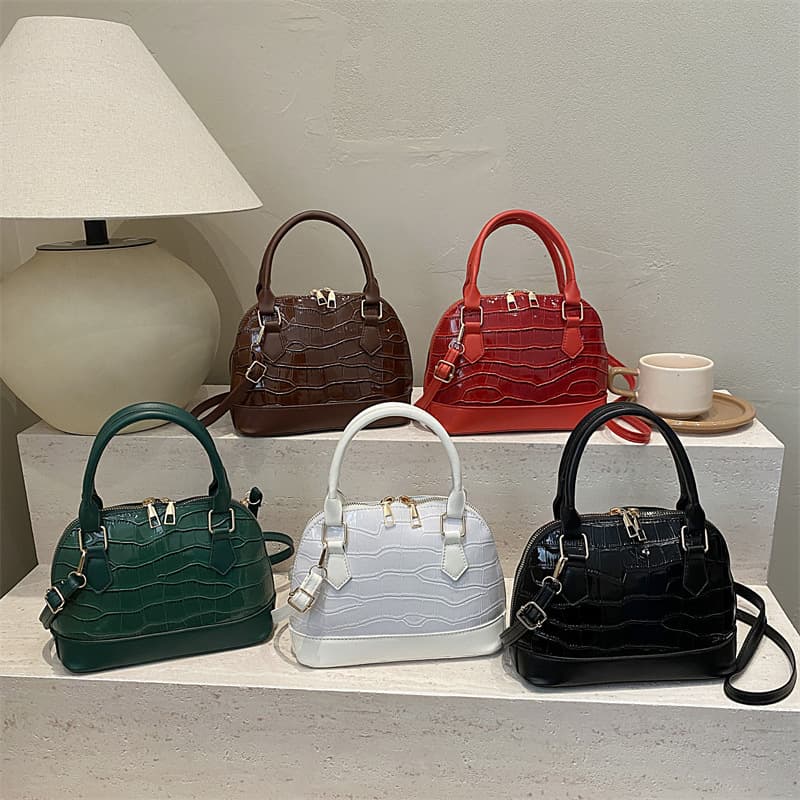Design Pattern Bag Personalized Handbag Trendy and Elegant Patent Leather Shoulder Bag 2026 New Light Luxury Women's Bag