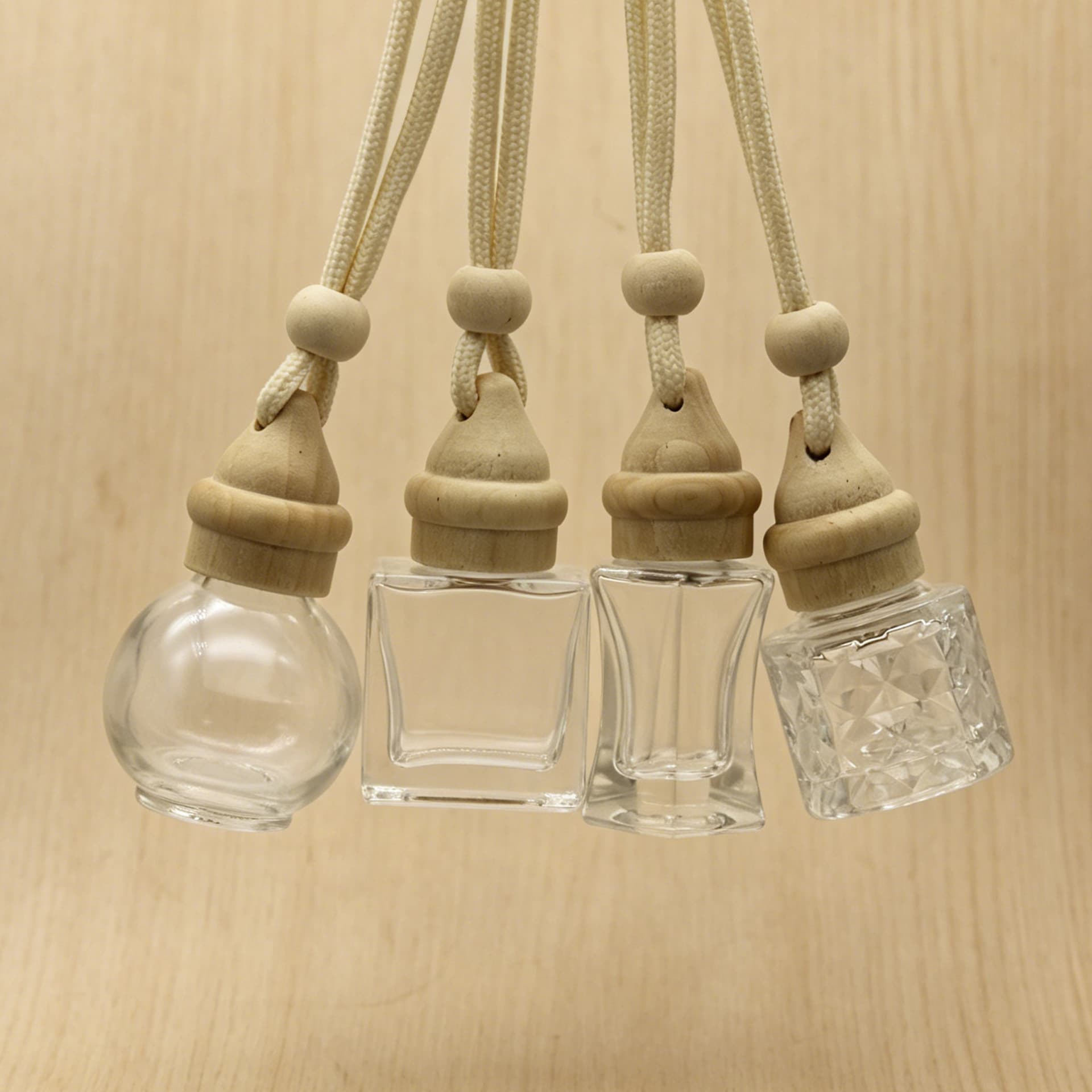Car interior supplies car aromatherapy pendant empty bottle solid wood cover high transparent glass bottle deodorizing diffuser bottle wholesale