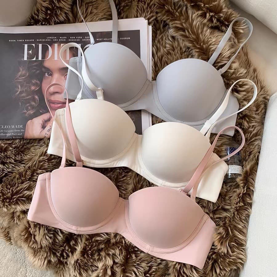 Japanese-Style Smooth Half-Cup Small Chest Push-Up Seamless Bra for Women with Underwire, Versatile for Girls, Makes Large Busts Appear Smaller