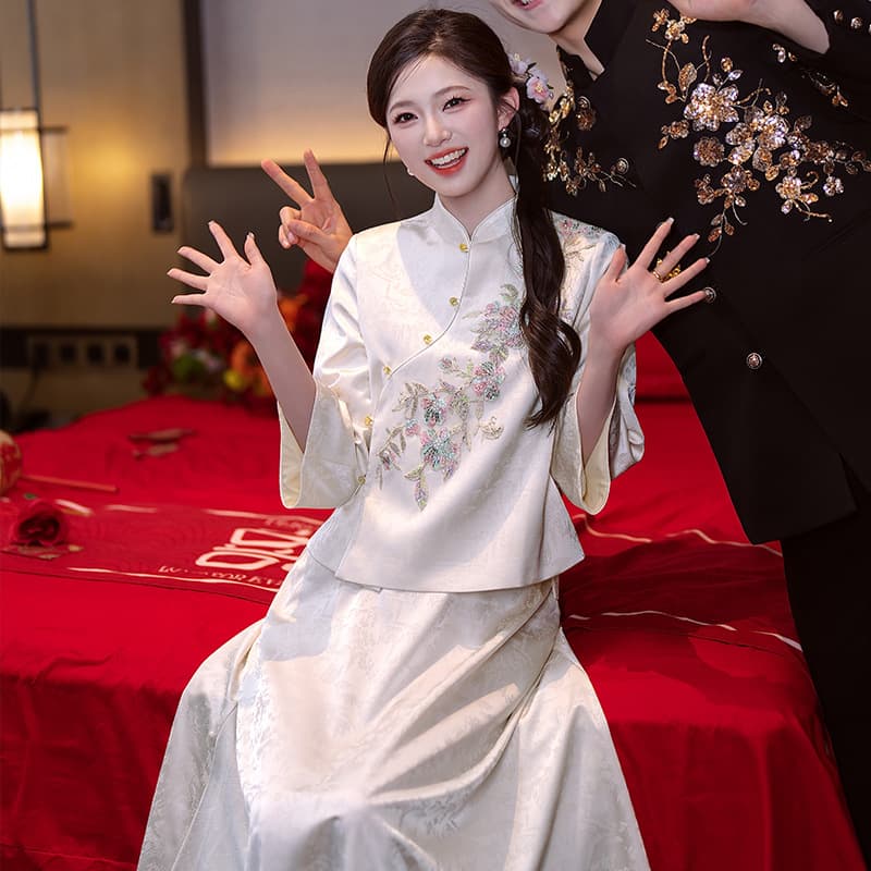 New Chinese-style Cheongsam Engagement Dress 2026 Bride White Toast Dress Set High-end Petite Going-out Dress
