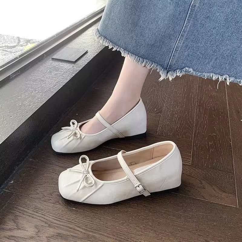 Inner heightening versatile shallow mouth single shoes for women 2025 spring and summer retro square toe bow French one-word buckle Mary Jane shoes