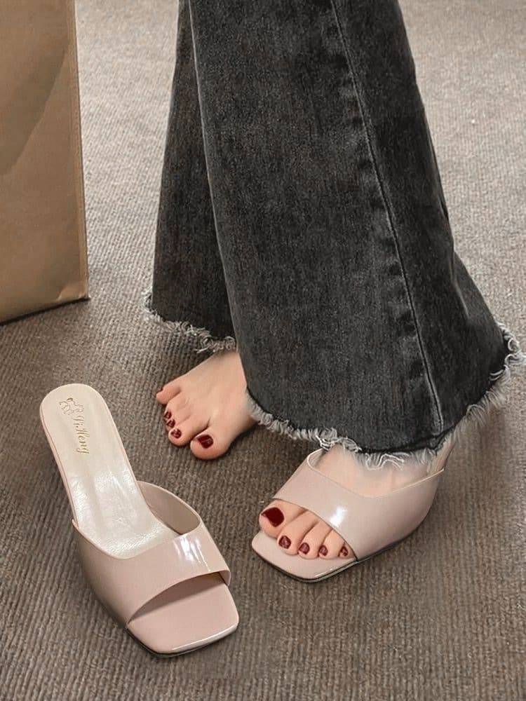 2026 New Summer Women's French Style Thin Heel Sandals Slip-Ons for Women, Elegant and Versatile Fashionable One-Strap Slides