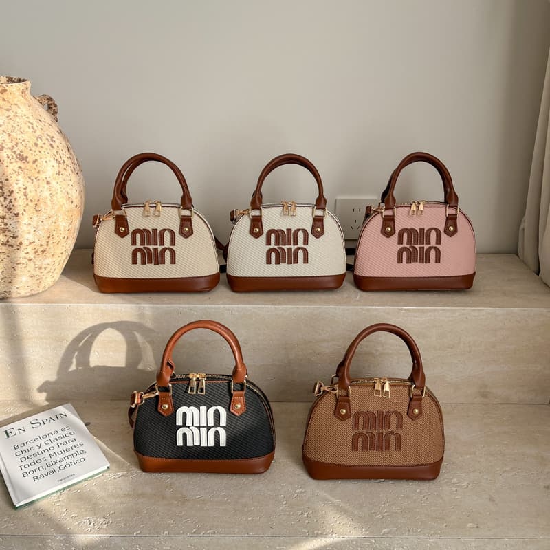 Women's Bag 2026 New Fashion Niche Handbag Chic Personalized Style European American Retro Shoulder Crossbody Shell Small Bag