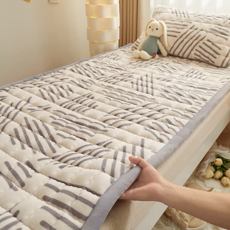 Student Dorm Milk Fleece Mattress Soft Pad, Class A Thickened Coral Fleece Topper, Winter Warm Single Flannel Insert