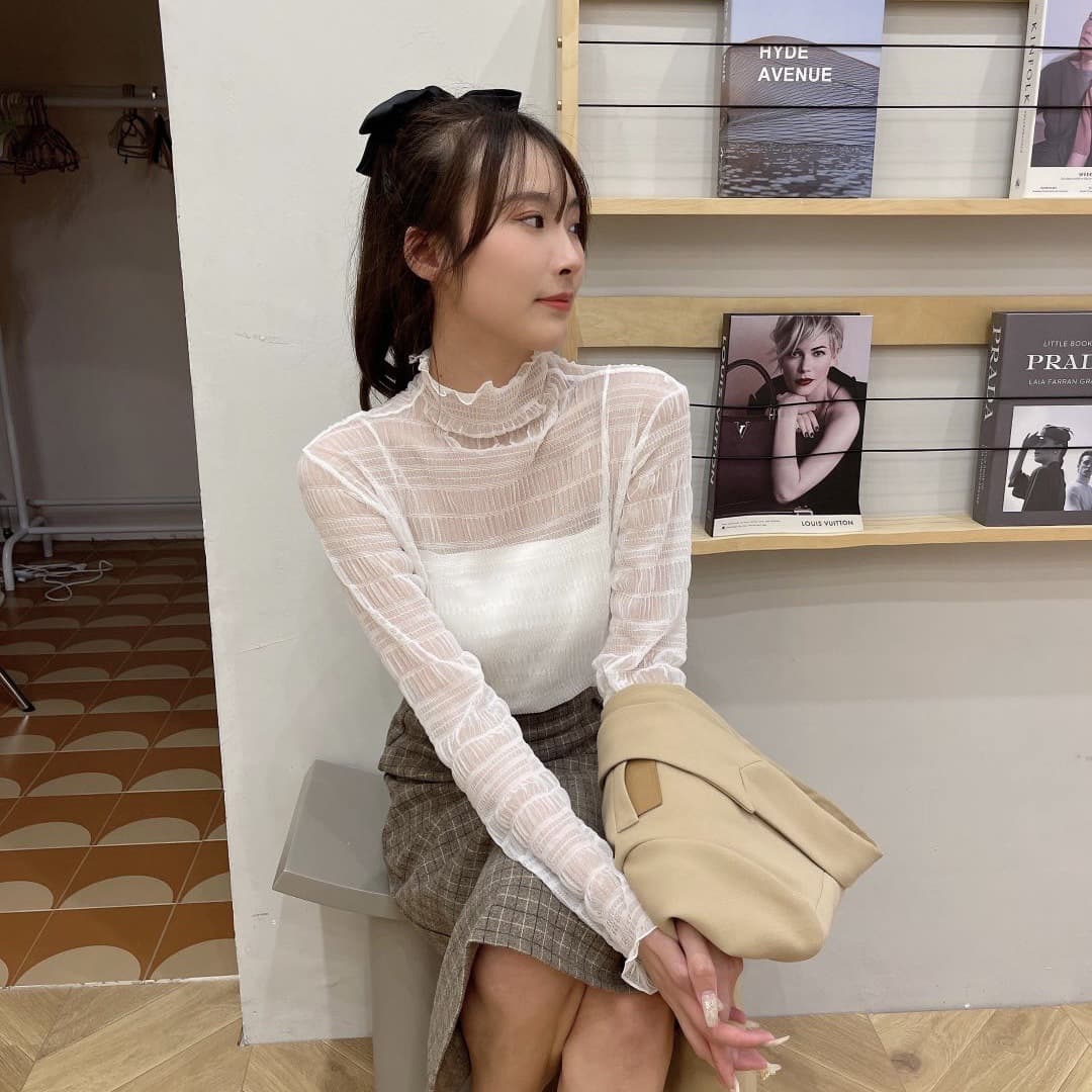 Spring and Autumn Lace High Collar Pleated Lace Shirt for Women with Piano Pattern Bubble Lace Top Sexy See-through Bottoming Shirt for Women