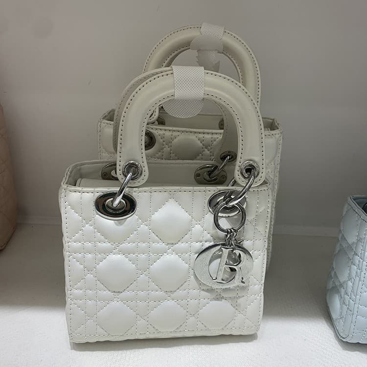 D's cross-border Princess Diana sheepskin bag, women's handbag, rhombus small square bag, fashionable and versatile one-shoulder hand-carrying cross-body bag