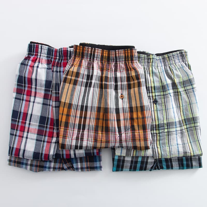 Men's boxer shorts, cotton woven plaid briefs, summer beach shorts, loose-fitting four-corner shorts. Wholesale.