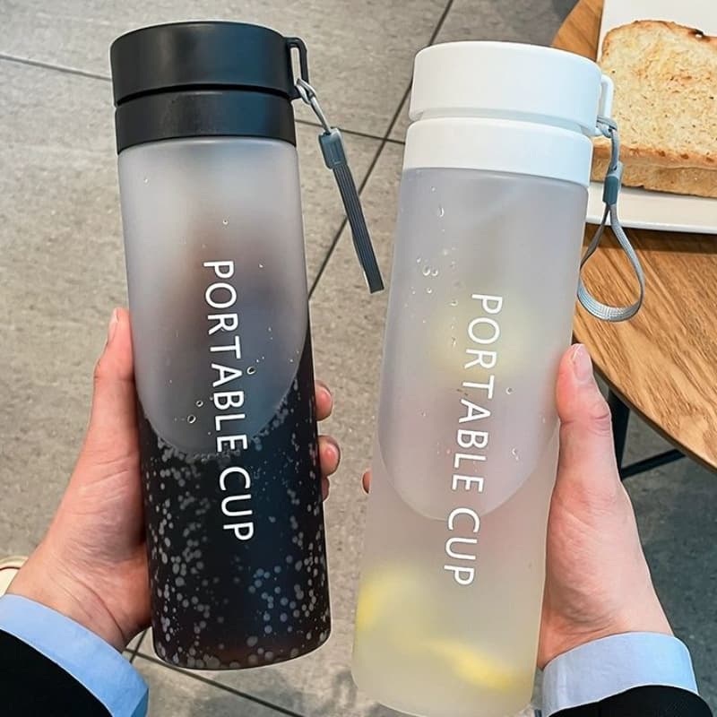 Summer Korean-style matte plastic cup with tea strainer, portable graduated water bottle for couples and students