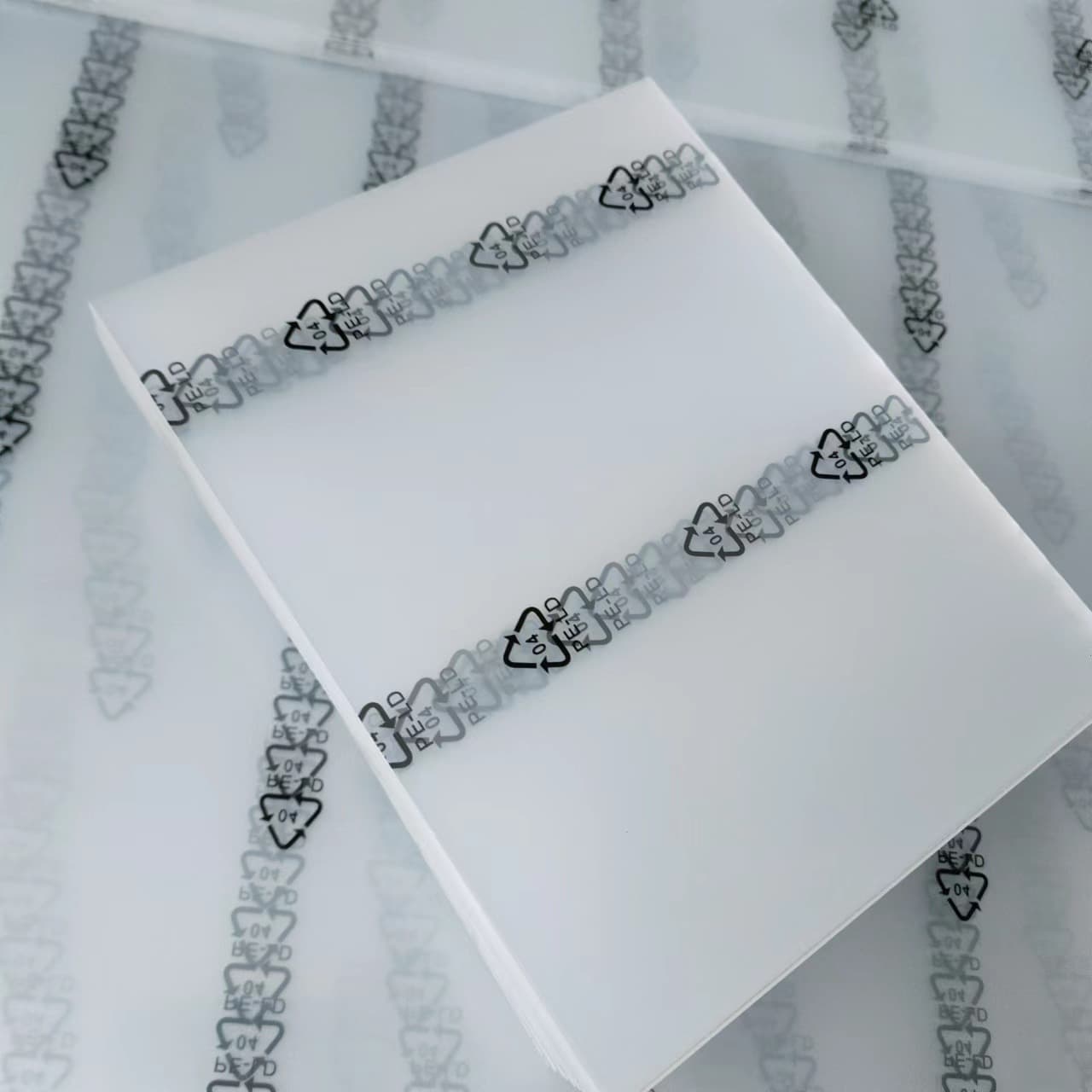 High-transparency PS board, acrylic sheet, plexiglass board, triangular sign, environmentally friendly film, cut to any size and specification.