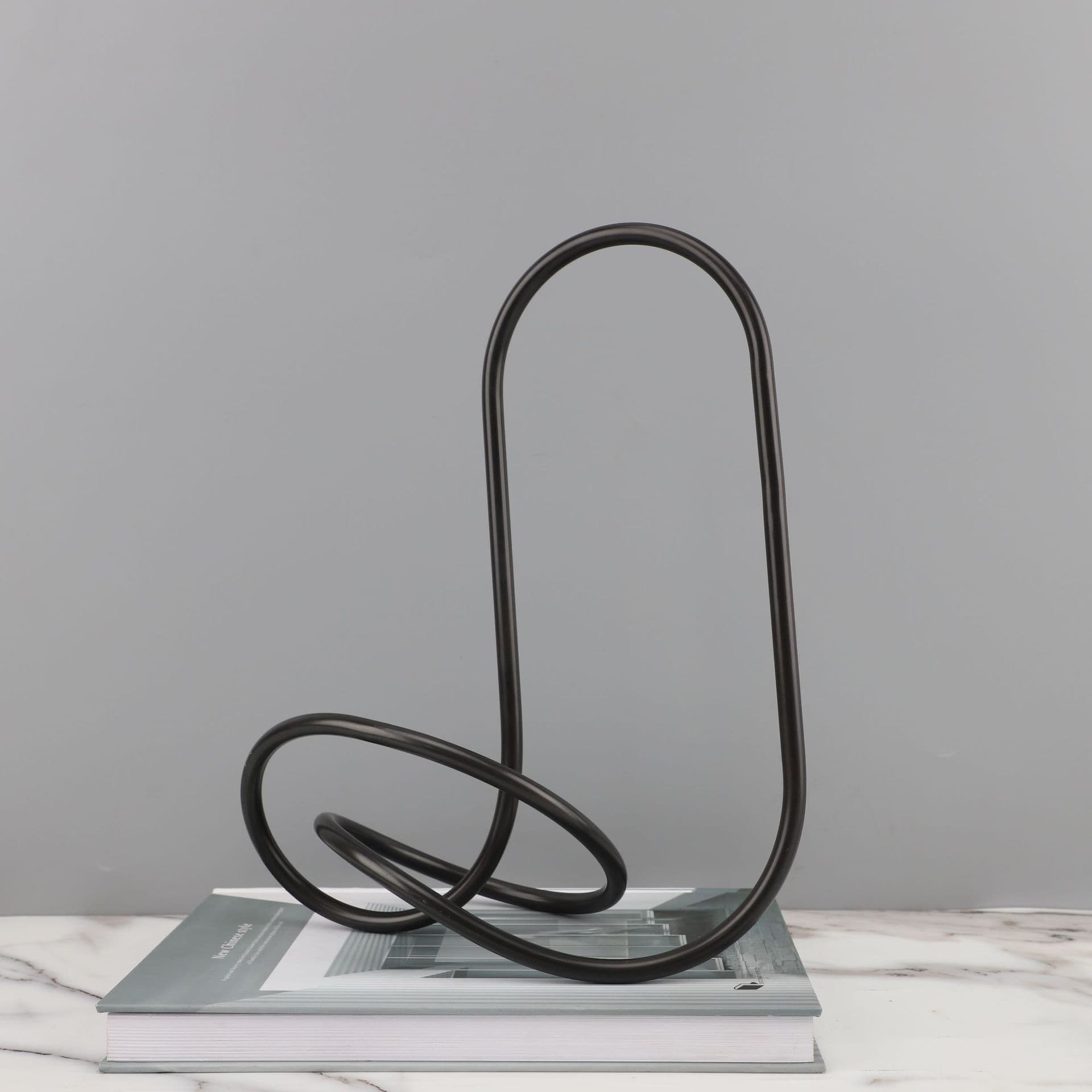 European-style creative metal Stans iron decoration model for sales office, study, living room desktop home decor