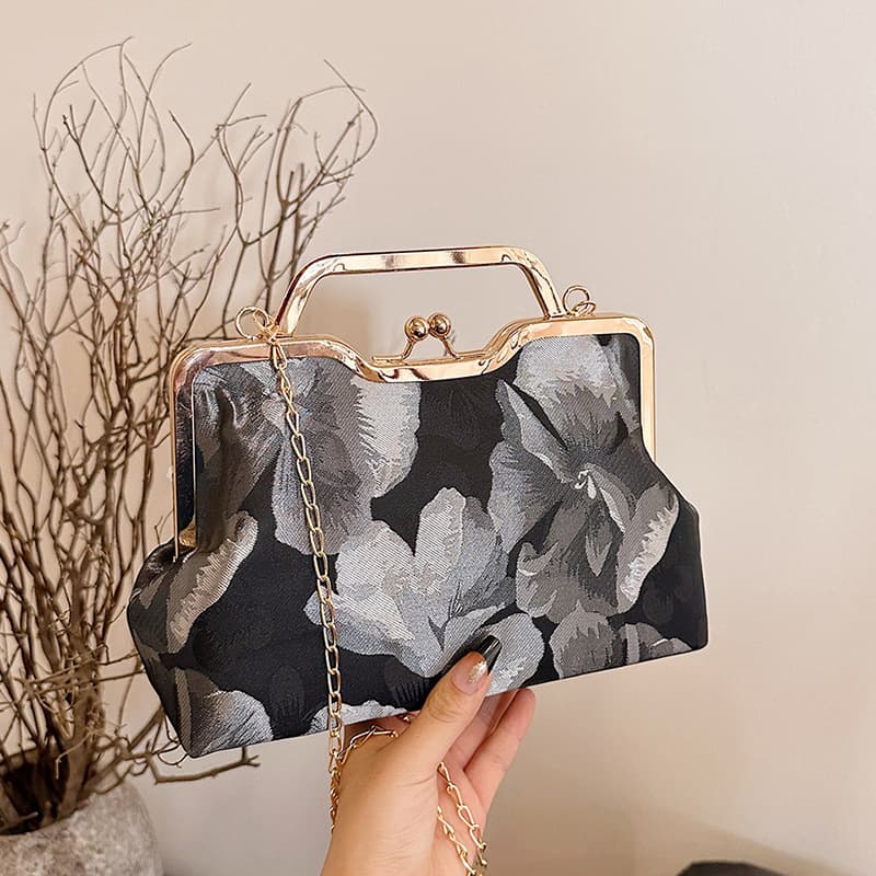 National trend embroidery Chinese style retro small square bag portable cross-body bag cheongsam ethnic style casual bag lip-shaped clip buckle bag