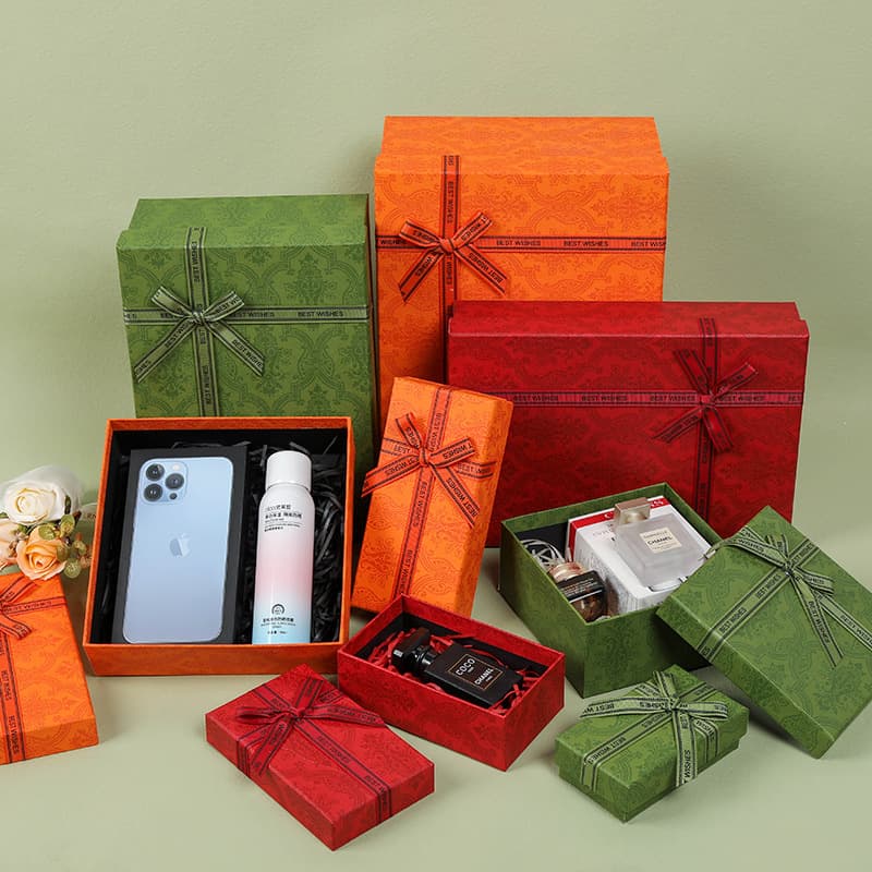 Gift box ready-made perfume, cosmetics and essential oil gift box for girlfriend and best friend, practical souvenir lipstick for Valentine's Day