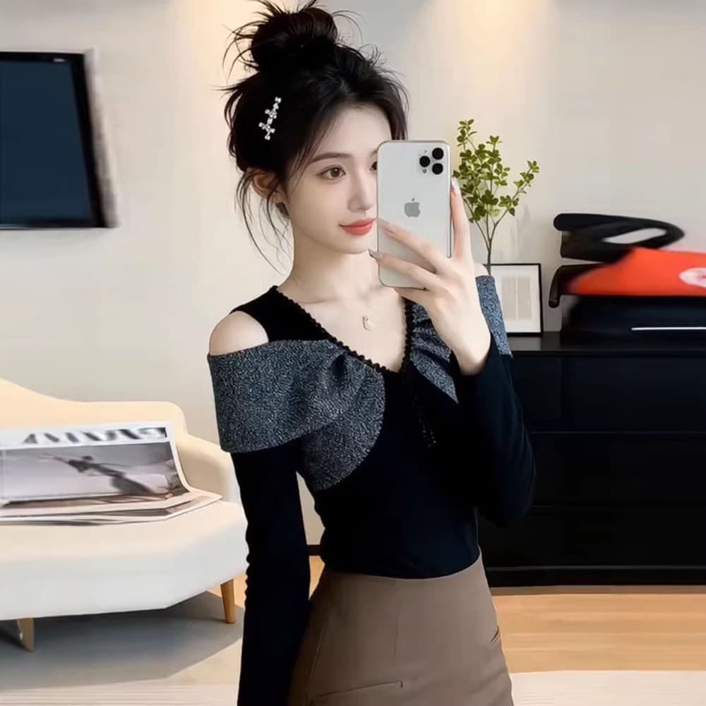 Unique Stylish Off-Shoulder Top for Women 2025 Autumn/Winter New Trendy V-Neck French Black Base Layer