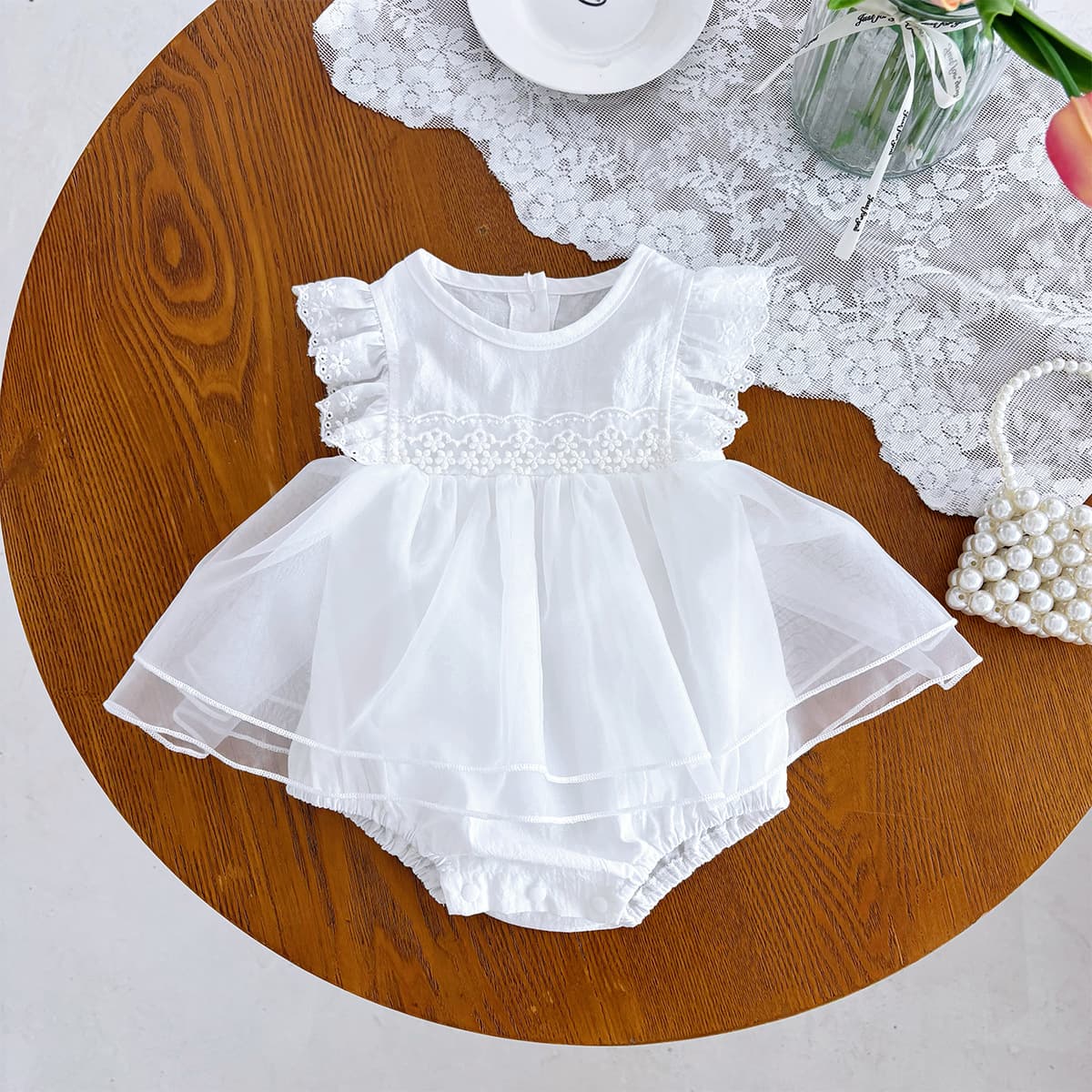 Baby clothes white lace sleeveless jumpsuit mesh princess dress newborn baby full month bag fart clothing