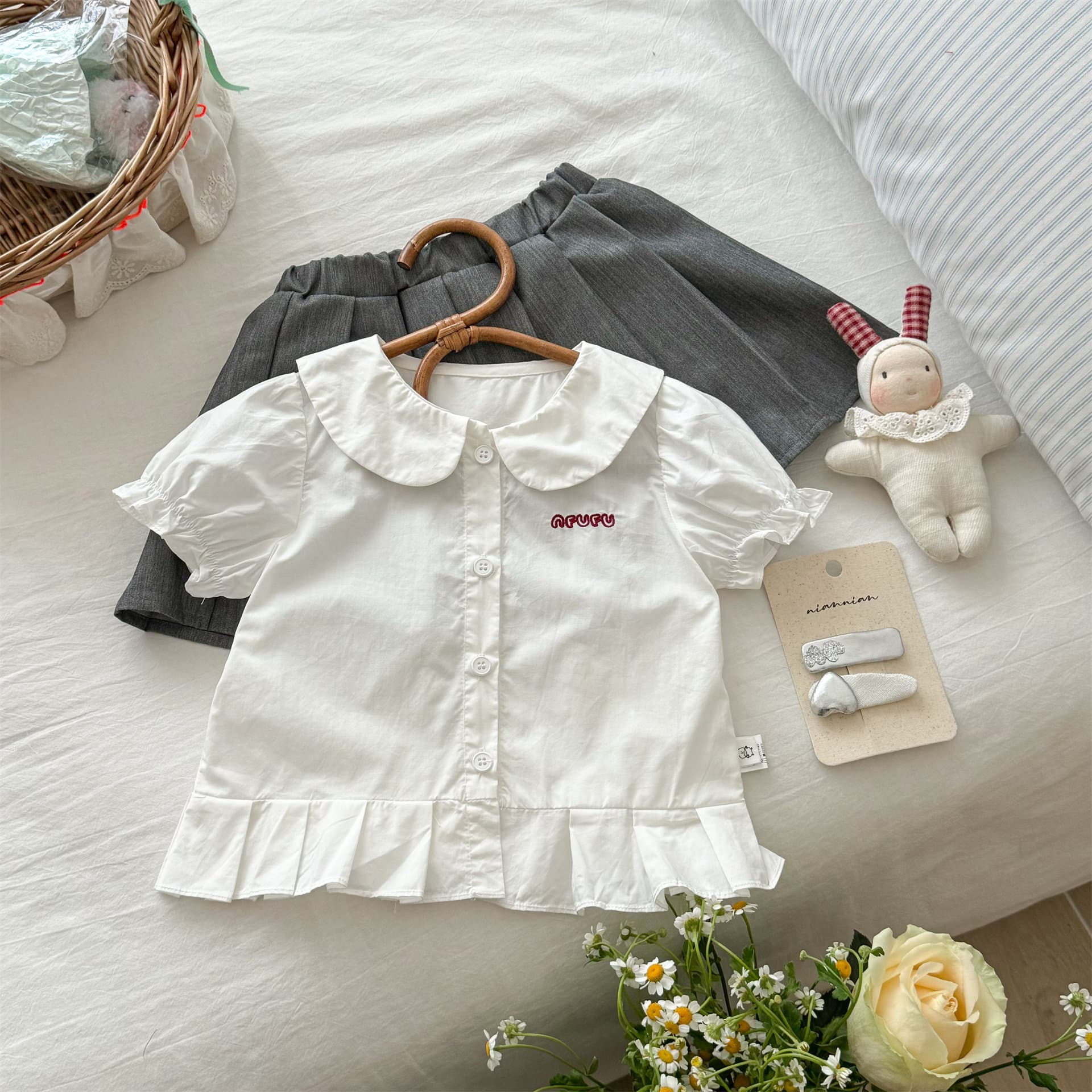 Sweet little girl's college style summer new fashionable children's short-sleeved shirt and skirt two-piece set