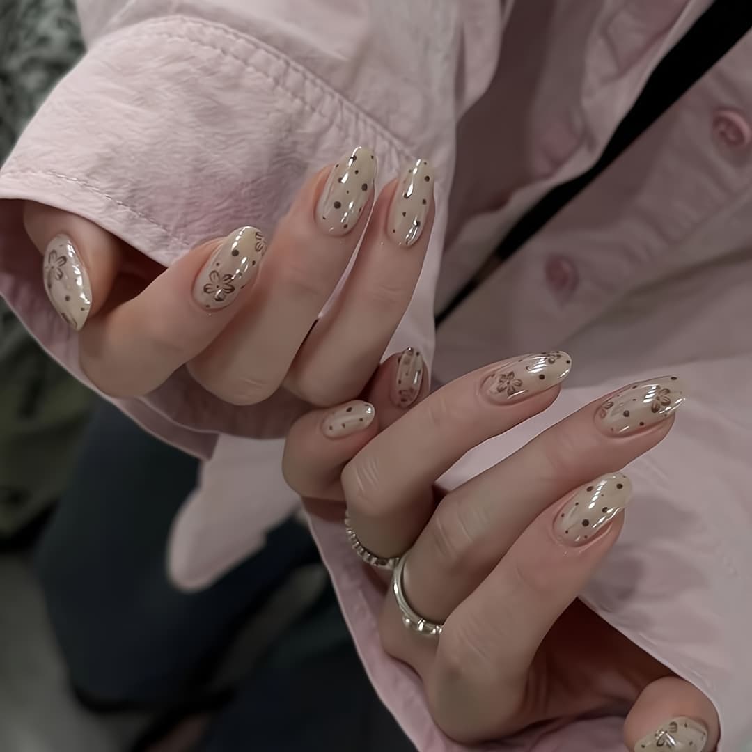 [Lingluo Original] Mocha Macchiato Atmospheric Polka Dot Small Flower Hailey Electroplated Skin-Brightening Handmade Press-On Nails Wholesale