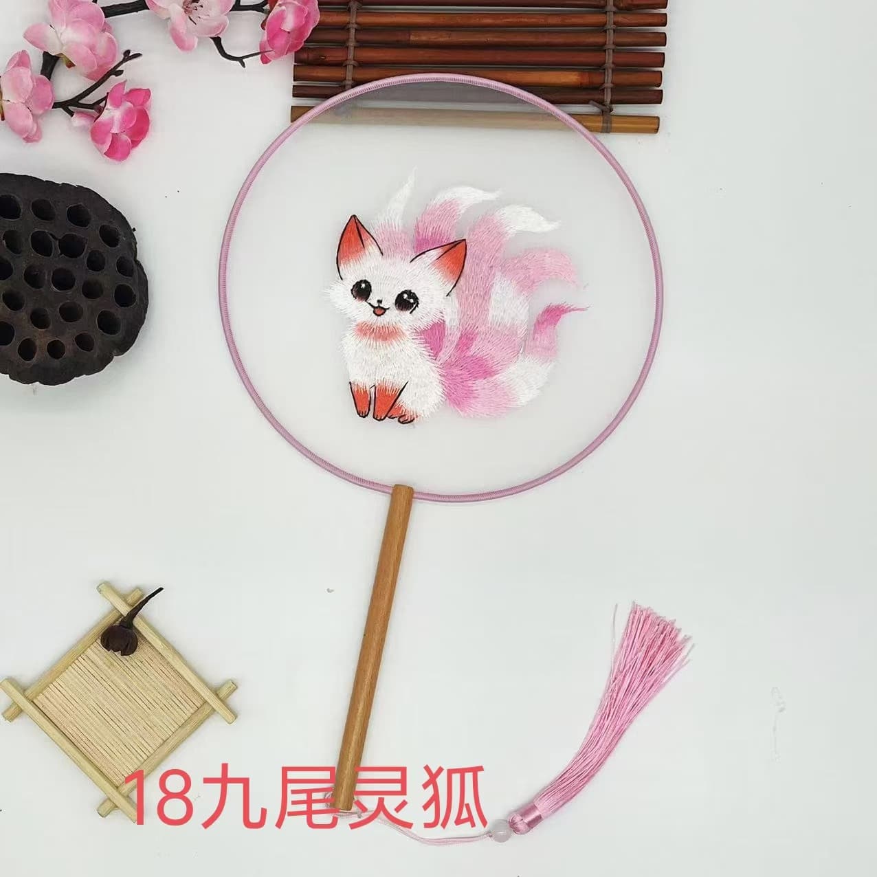 Factory wholesale embroidered fans, imitation silk Suzhou embroidery round fans, palace fans, Chinese style classical Hanfu dance fans