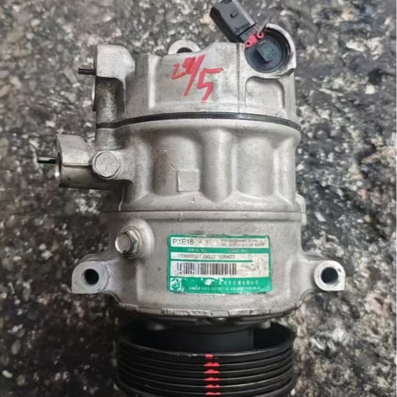 Suitable for 2014 Passat 2.0T air conditioning compressor, Passat air conditioner pump, disassembled vehicle parts
