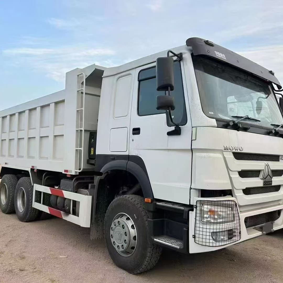 Cross-border refurbished used dump truck, 8x4 dump truck, construction waste dump truck, Howo tractor unit