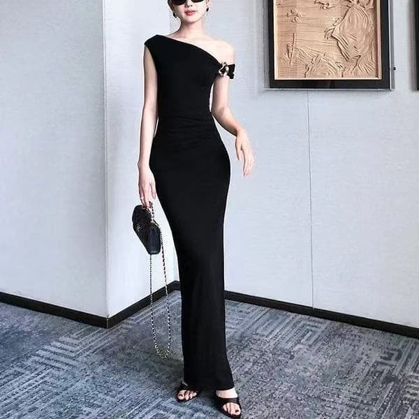 Sexy and fashionable pleated sloping shoulder dress, light luxury and high-end women's summer waist slimming hip-hugging slit long skirt
