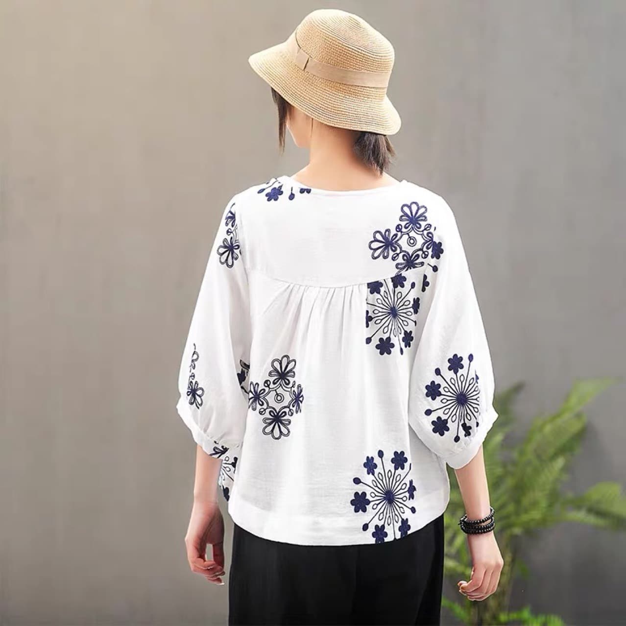 Republic of China Style Retro Linen Embroidered T-shirt Summer Casual Three-Quarter Sleeve Round Neck Top Women's Clothing Factory Direct Wholesale