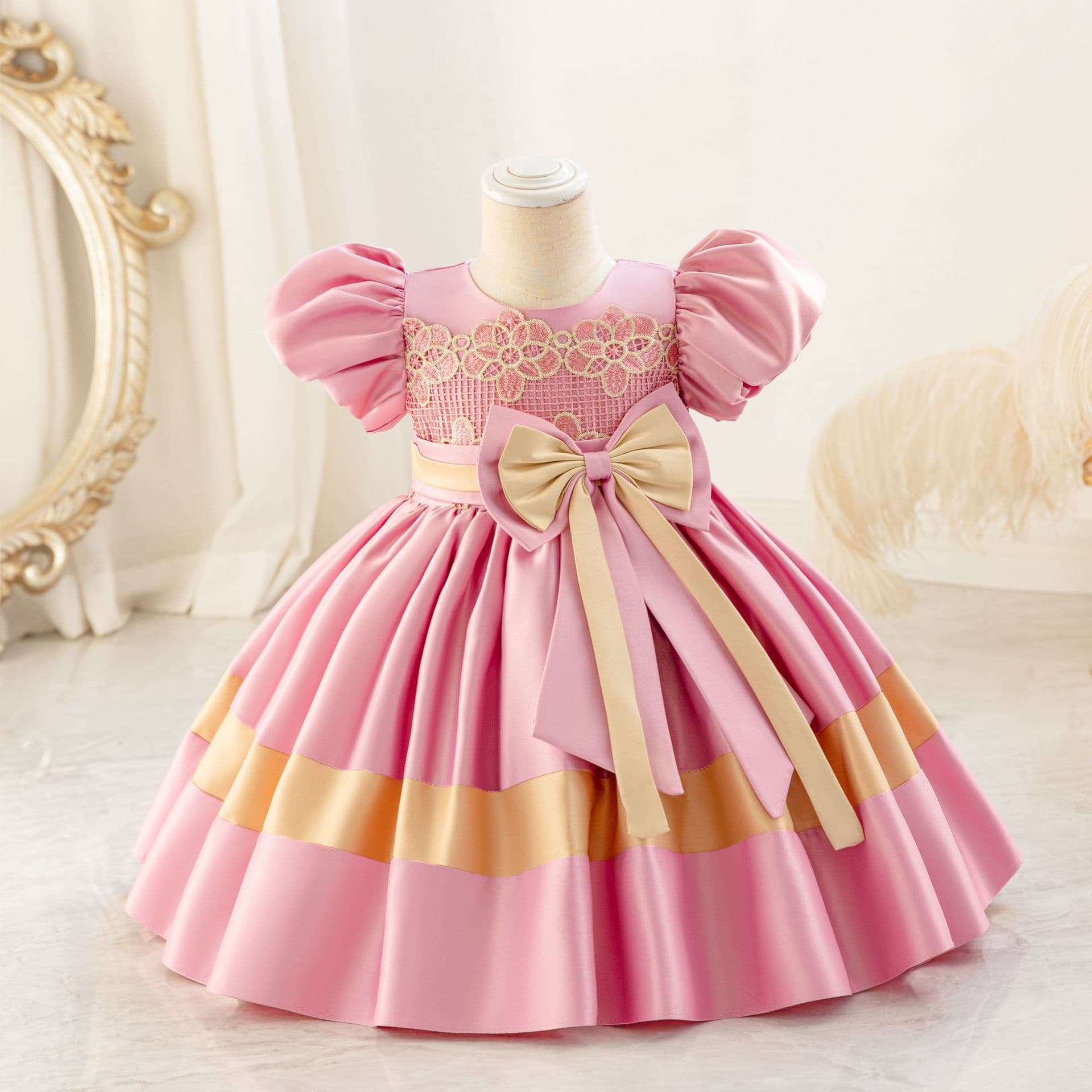 Girls' first birthday dress, bow-adorned satin princess dress with lace trim, color-blocked puff sleeves, specially made for little princesses.