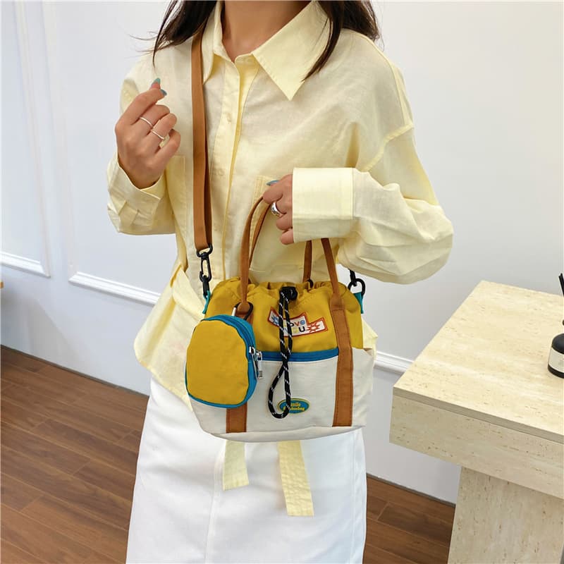 Korean version of ins new high-looking niche retro cute contrasting color stitching bucket bag women's lightweight drawstring crossbody bag