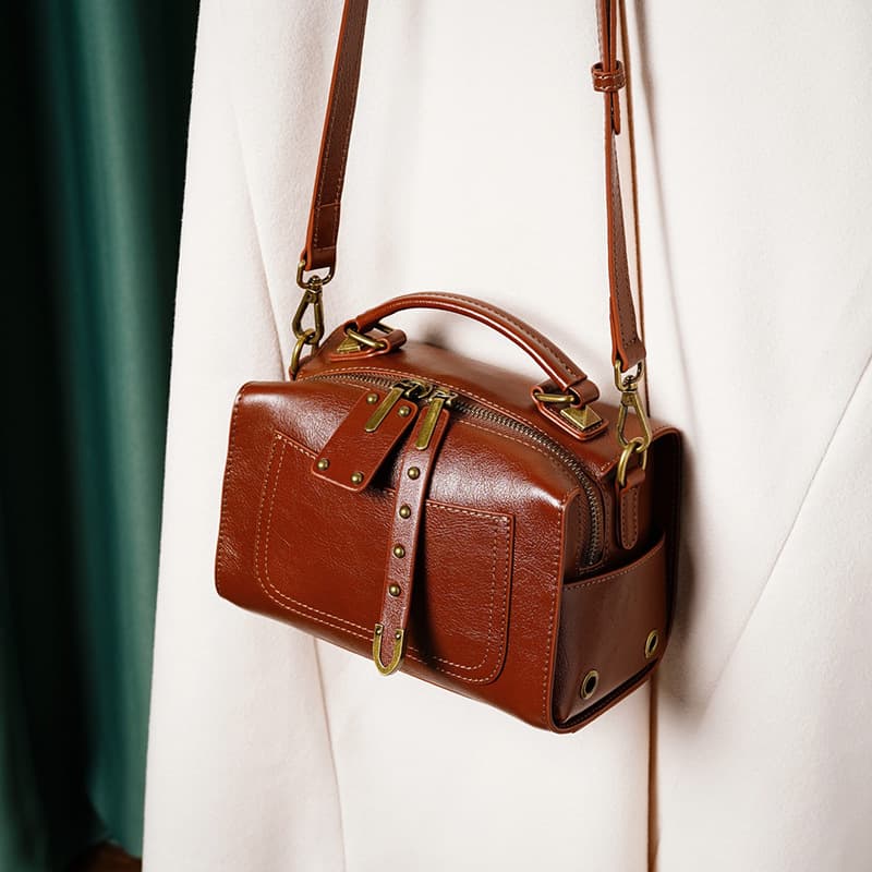 Cowhide Women's Bags 2026 New Trendy Fashion Versatile Commuter Crossbody Bags, Genuine Leather Niche Handheld Pillow Bag Dropshipping