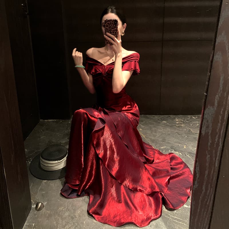 French high-end retro style one-shoulder burgundy dress ruffled waist dress dress fashion evening style