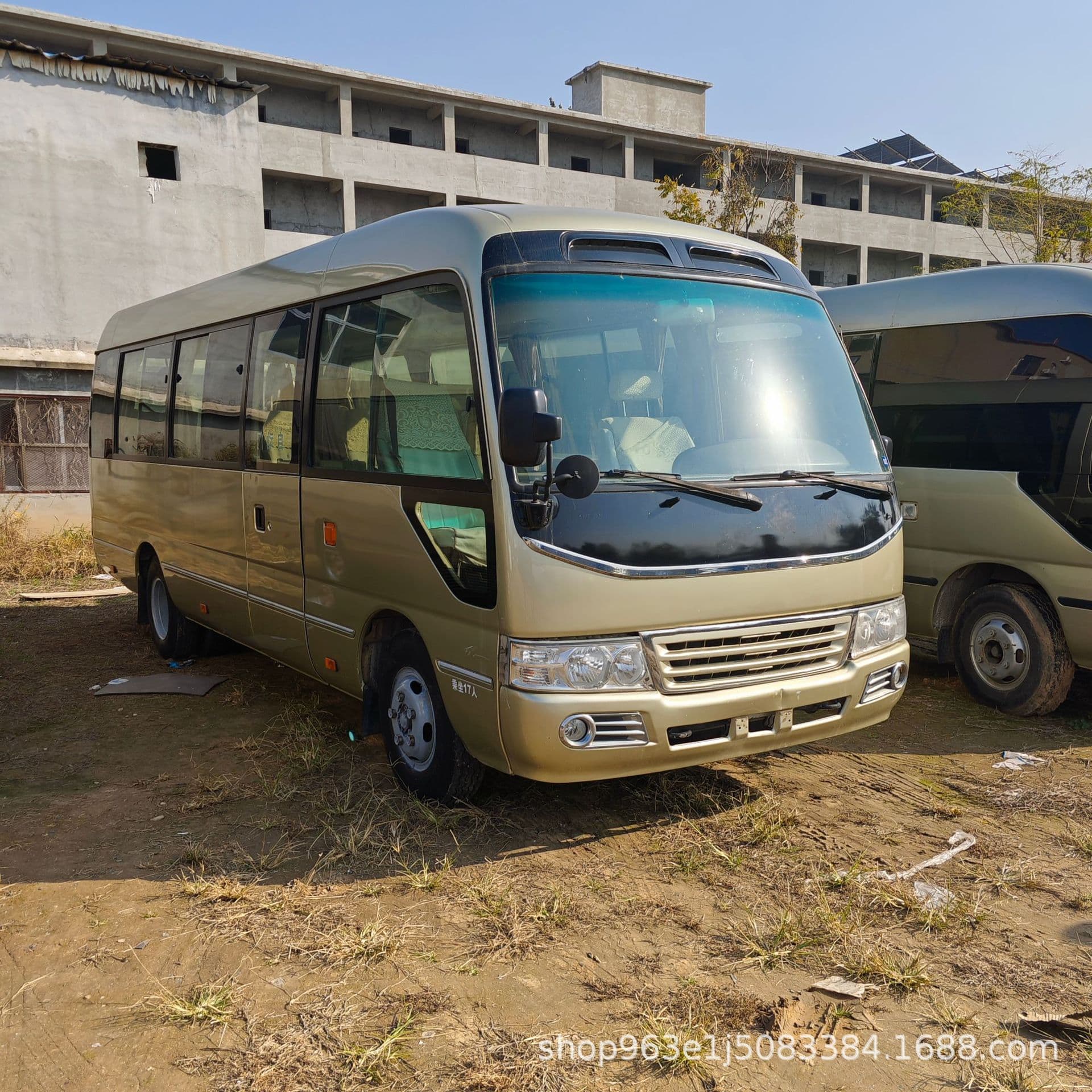 Cross-Border Export Toyota Coaster 19-Seat Wood Floor Luxury Bus - Refurbished Euro III Emission Midibus