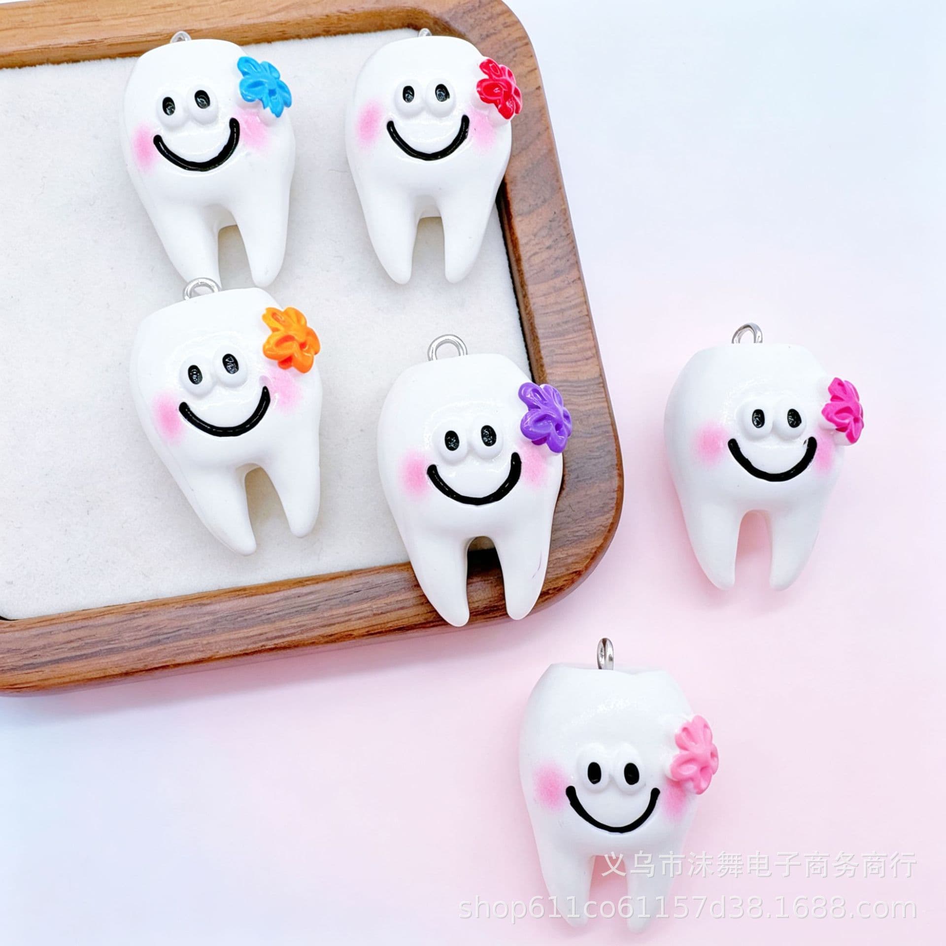 Cross-border Hot Selling Cute Tooth Keychain Pendant Fun Resin Accessories Dentist Clinic Small Gift Wholesale