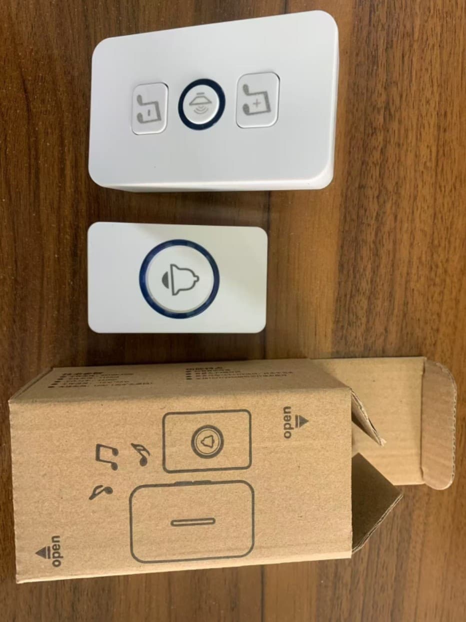 Cross-border wireless doorbell, one-to-one LED flashing light, power-off memory, smart doorbell for home use.