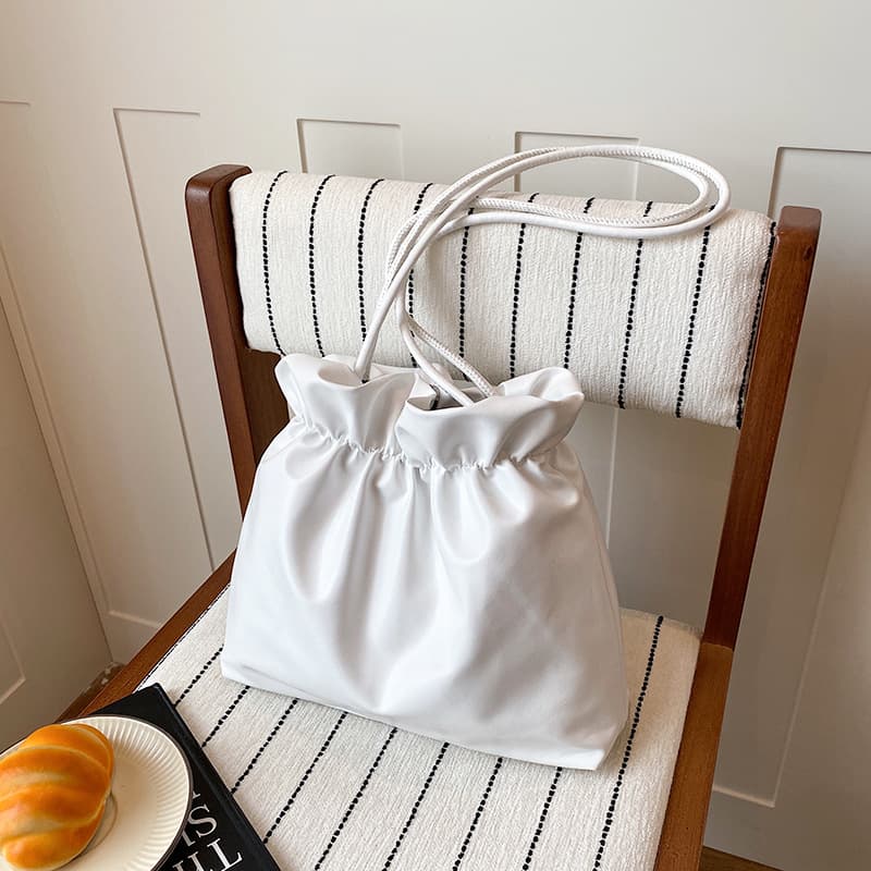 Spring Popular Bag Women's 2026 New Fashion Trendy High-End Shoulder Bag Large Capacity Commuter Bucket Bag
