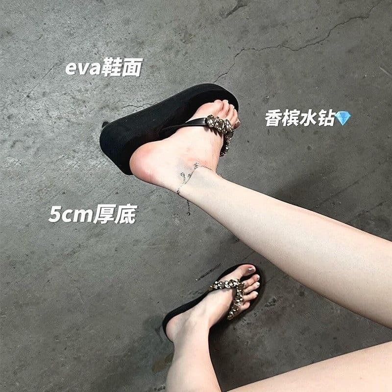 Summer Thick-Soled Flip Flops, Non-Slip, Comfortable for Beach, Women's Indoor Rhinestone Sandals
