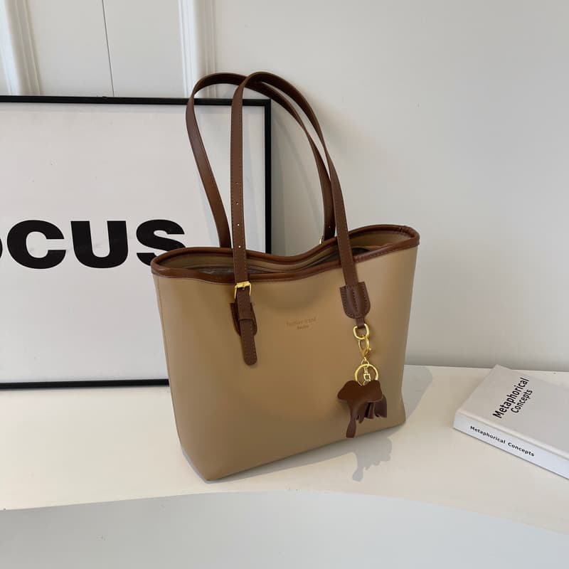 Large Capacity Bag 2024 New Style Trendy Autumn Winter Fashionable Shoulder Bag Textured Women's Artistic Commute Lazy Style Tote Bag
