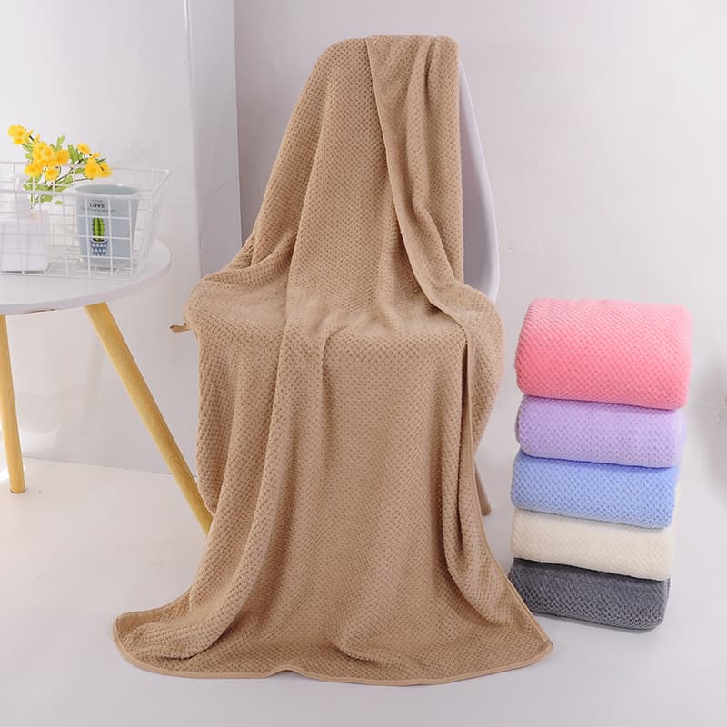 Pineapple Pattern Coral Fleece Bath Towel Thickened Soft Absorbent Men's Bathing Large Towel Non-shedding Home Textile