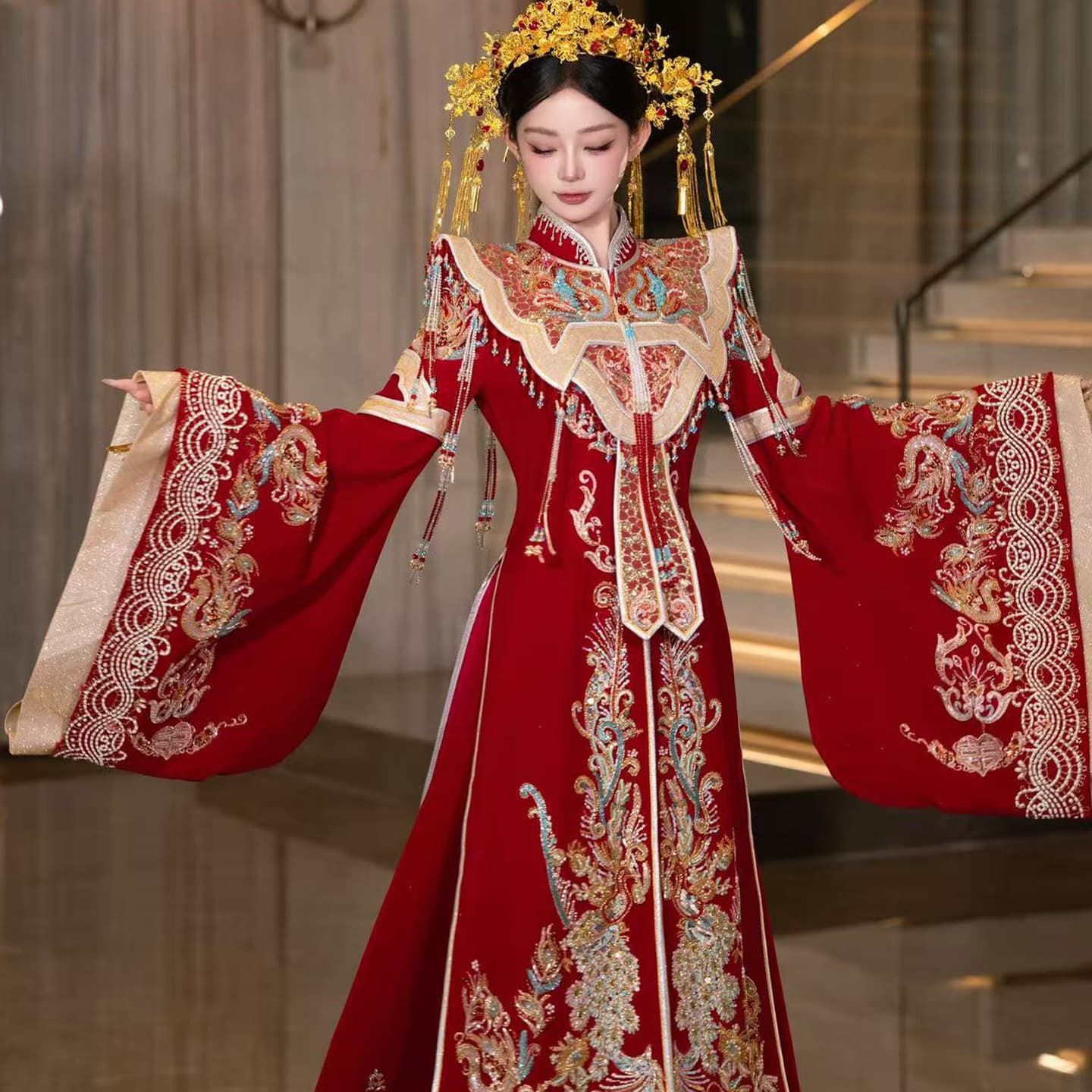 Xiuhe dress with phoenix crown and cape 2025 new style Chinese wedding dress, national style bridal gown, departure banquet dress, high-end slimming.