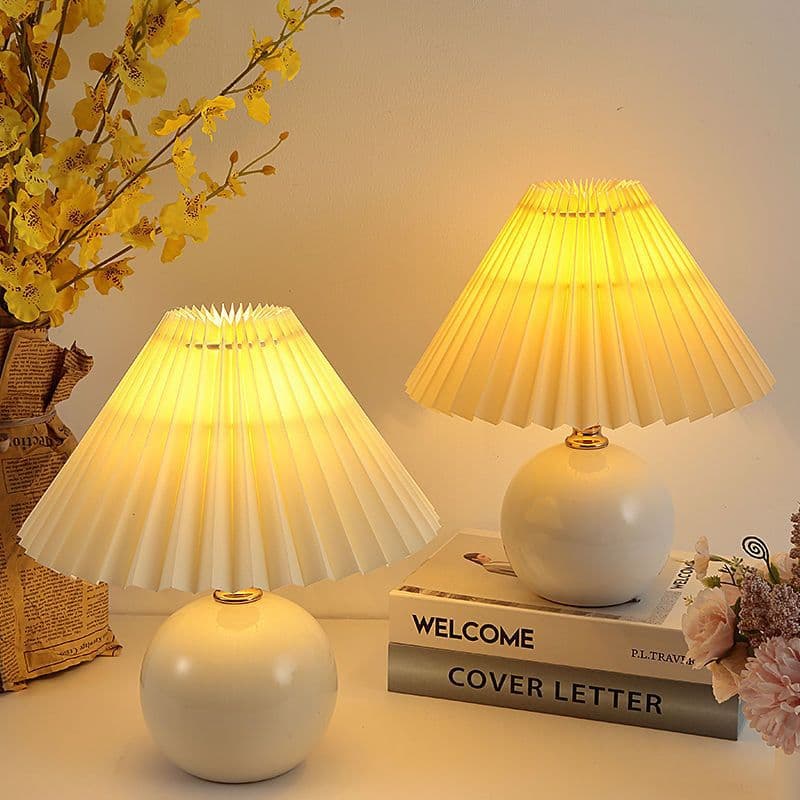 Pleated table lamp, Nordic style, bedside lamp, trendy lamp, cozy night light for breastfeeding, eye protection.