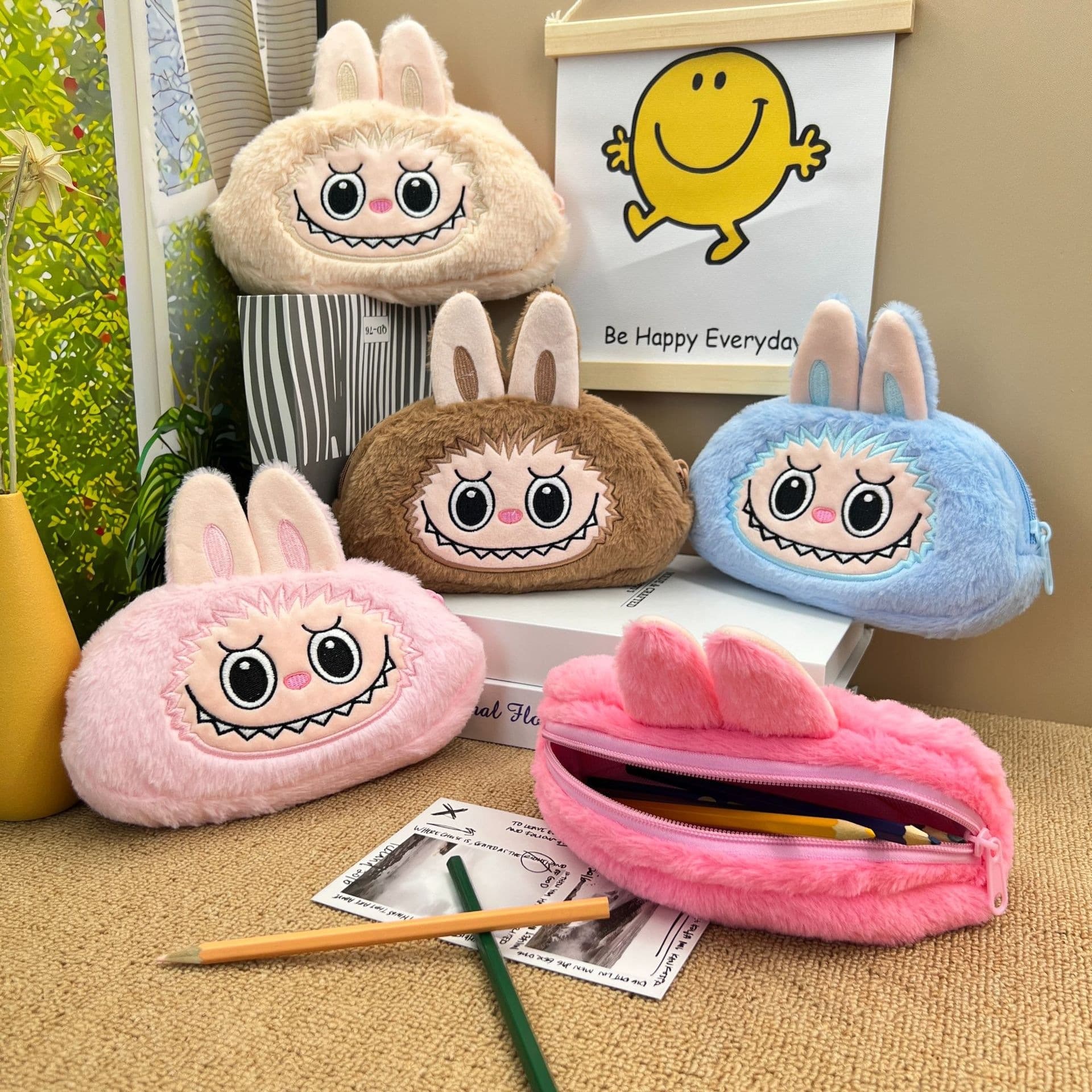 Wholesale girls and children's high-looking large-capacity pencil bags with cute breasts and junior high school girls' besties plush cosmetic bags
