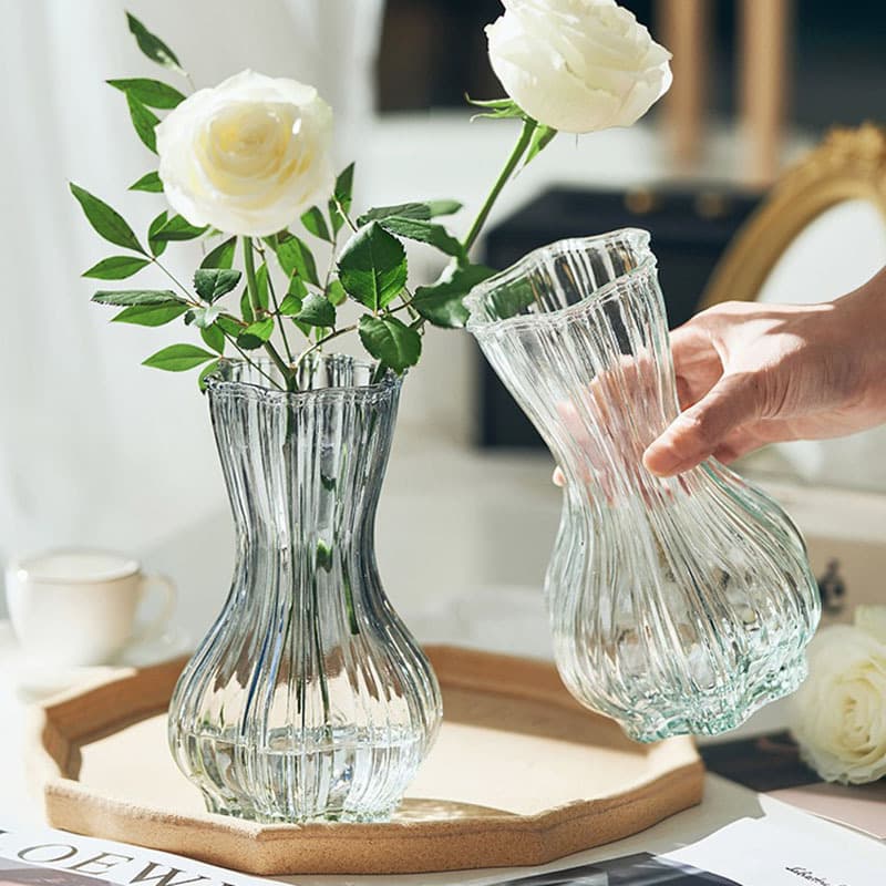 TikTok Viral Garlic-Shaped Vase Nordic Style Light Luxury Glass Vase Modern Desktop Decorative Flower Vase for Dining Room