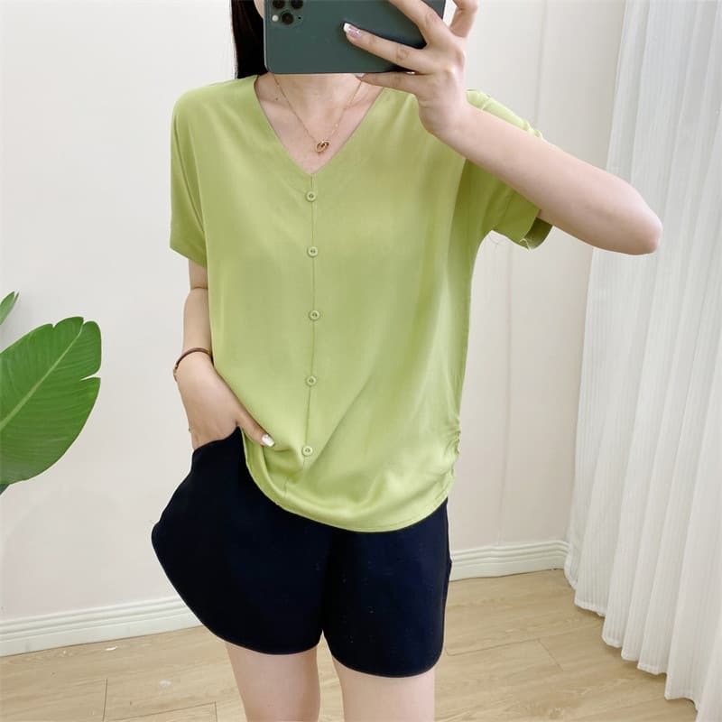 Cotton silk shirt women's 2026 summer thin V-neck short-sleeved artificial cotton top loose slimming mother cotton silk T-shirt