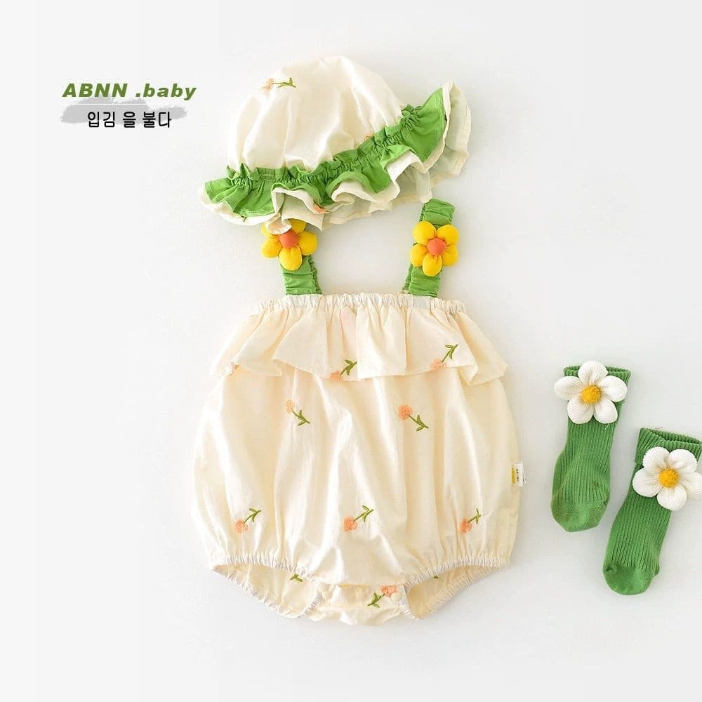 Baby girl summer sling bag fart baby small fresh flower embroidered one-piece harem newborn full moon dress