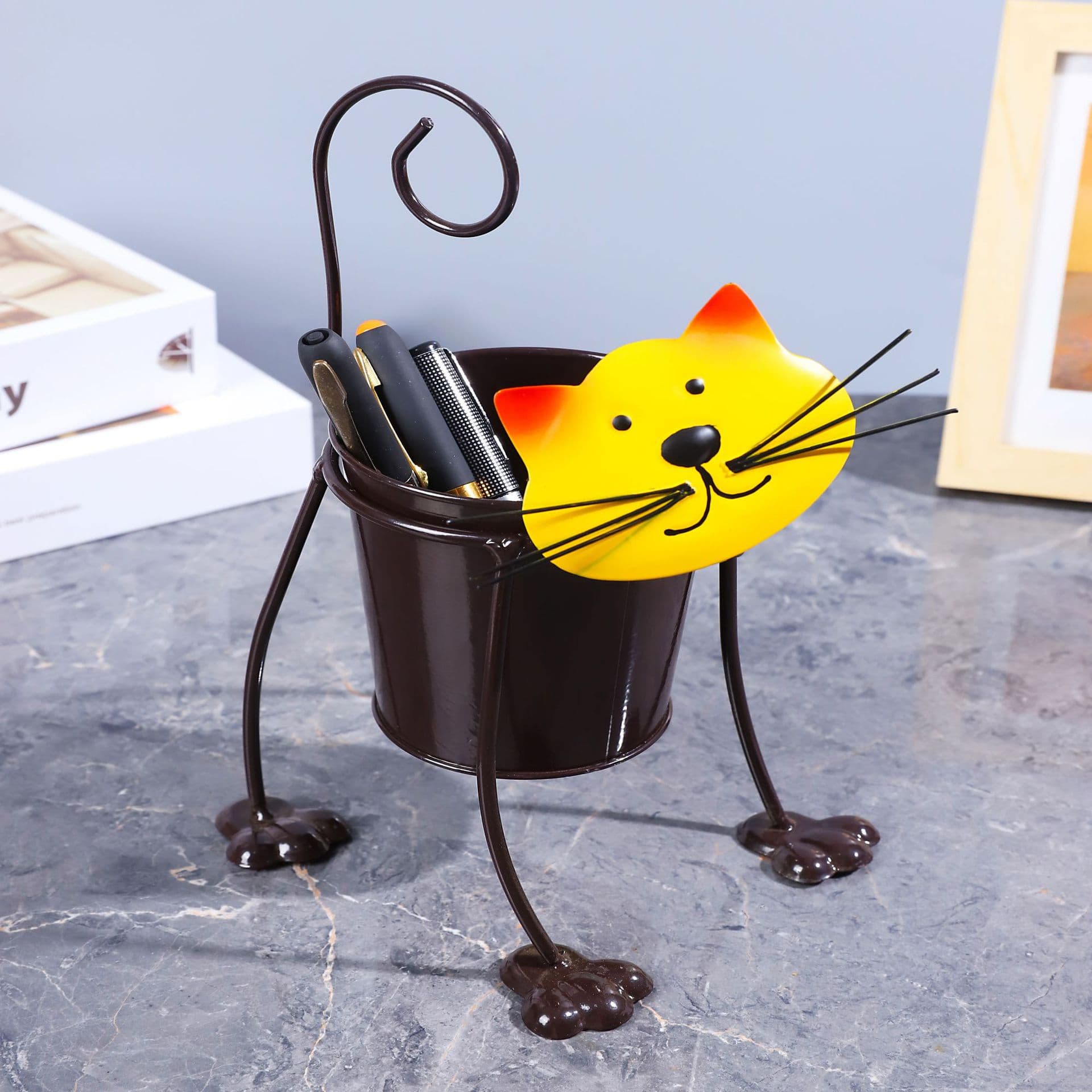 Cartoon creative pen holder office storage box round iron children's kitten student desktop pen bucket creative storage